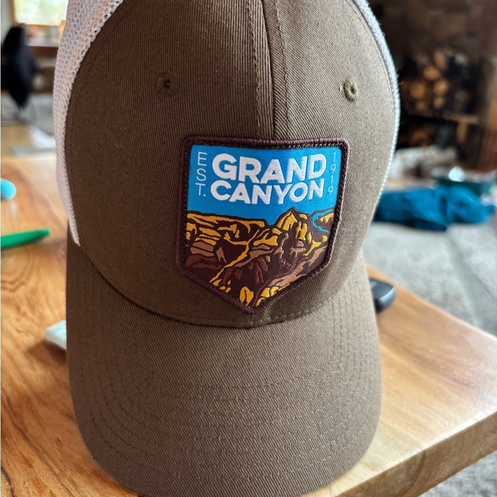 Columbia Brown and White Grand Canyon Hat